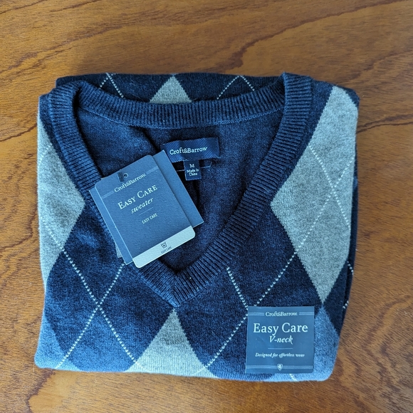 Men's Argyle Sweater - Picture 3 of 7